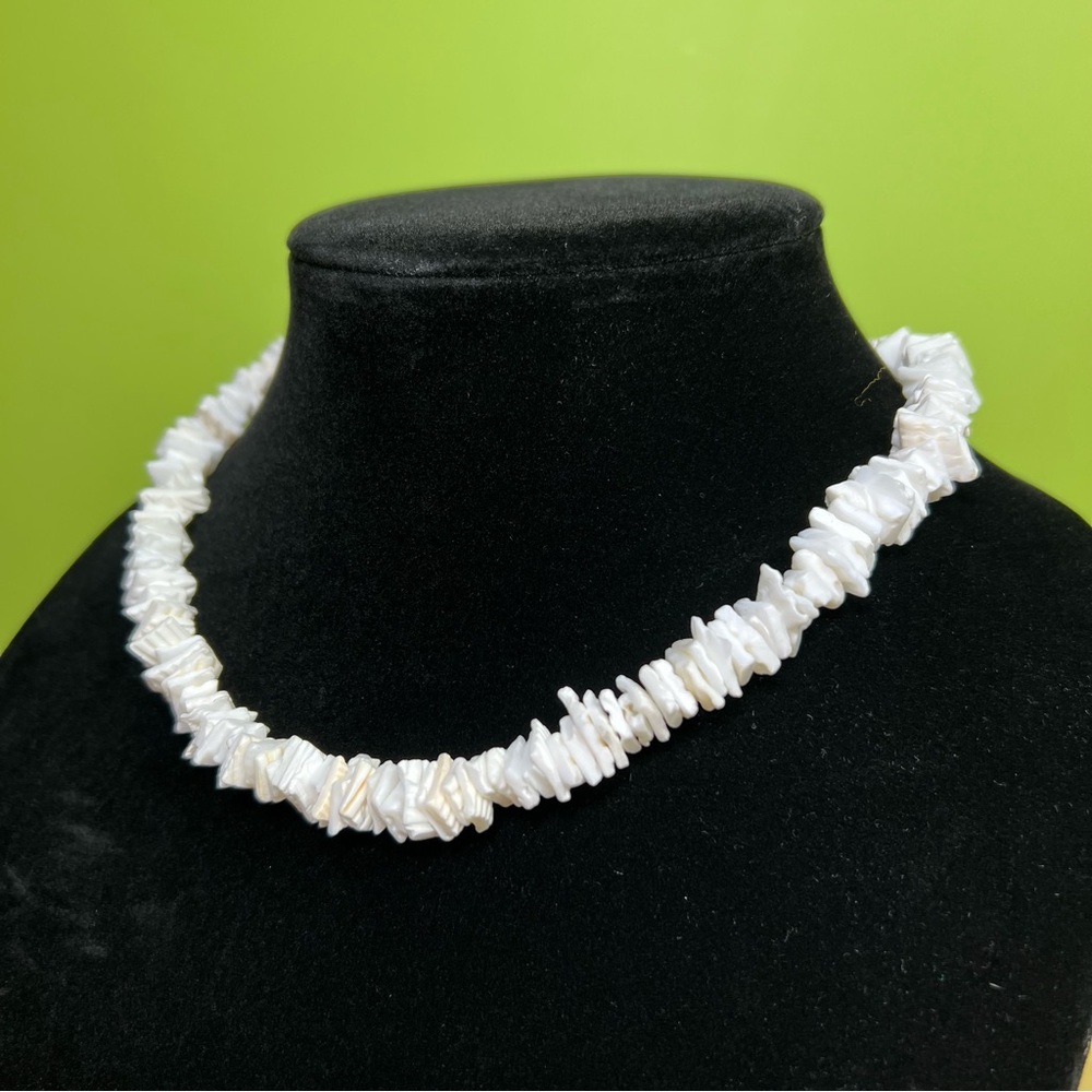 Puka Hawaiia natural shell chocker necklace